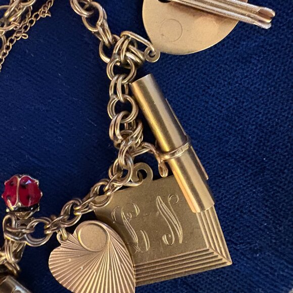 1955 Vintage 14k gold double link charm bracelet with extra gold charms - Picture 5 of 13